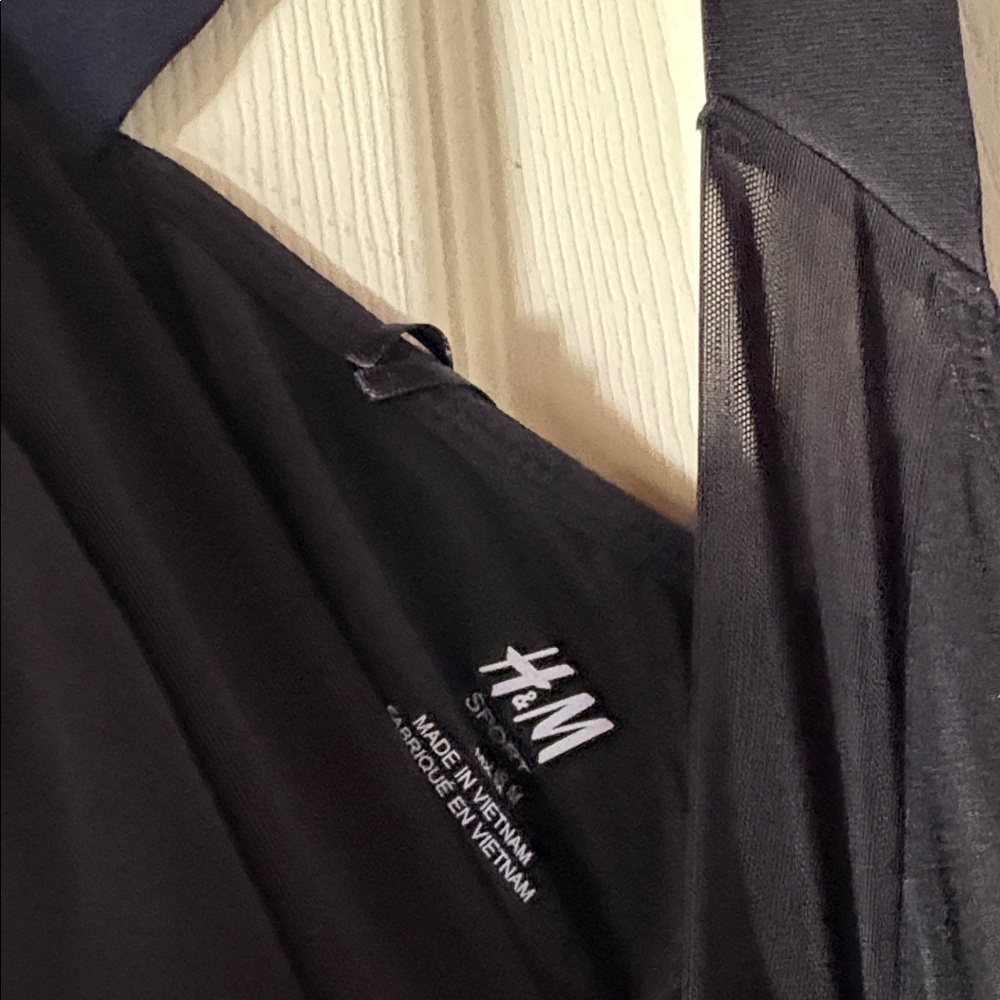 H&M Black Mesh Detail Sports Bra - Picture 2 of 3